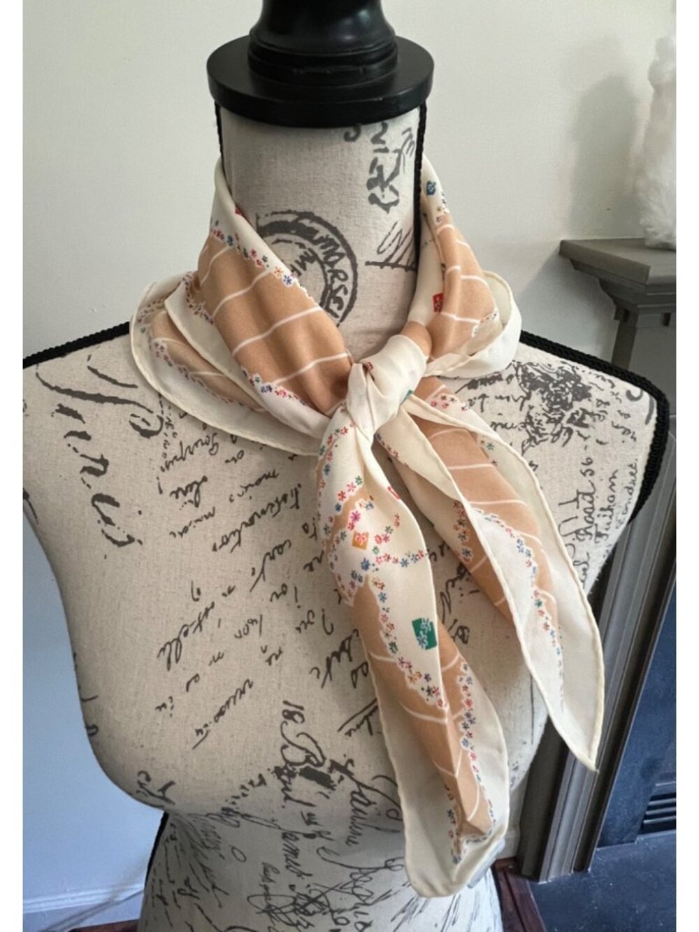 Vintage Nik-Nik Glentex Made in Italy Cream & Beige Neck Scarf 23" X 23"